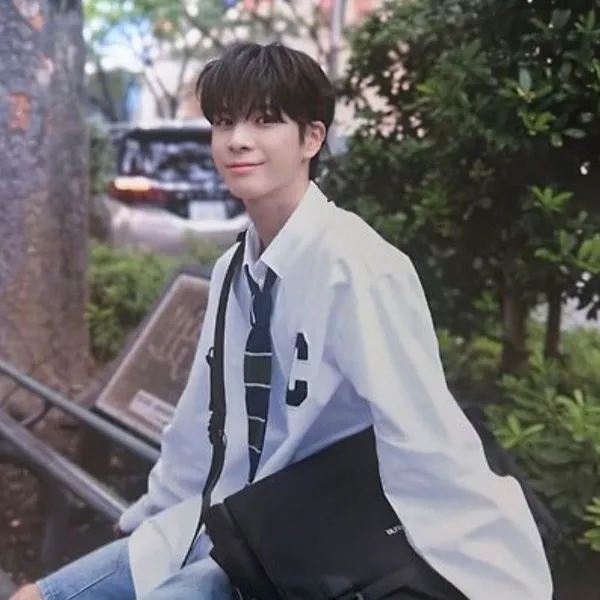 The most loved look of Jeong Dongwon today