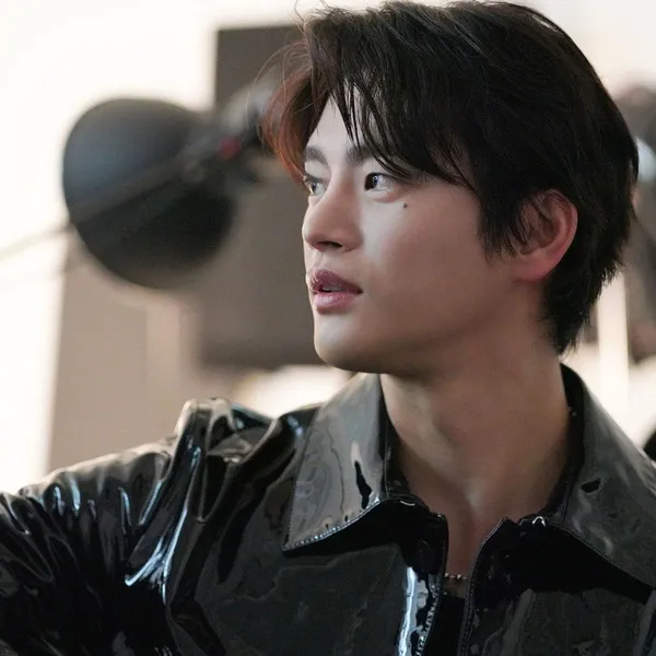 The most loved look of Seo Inguk today