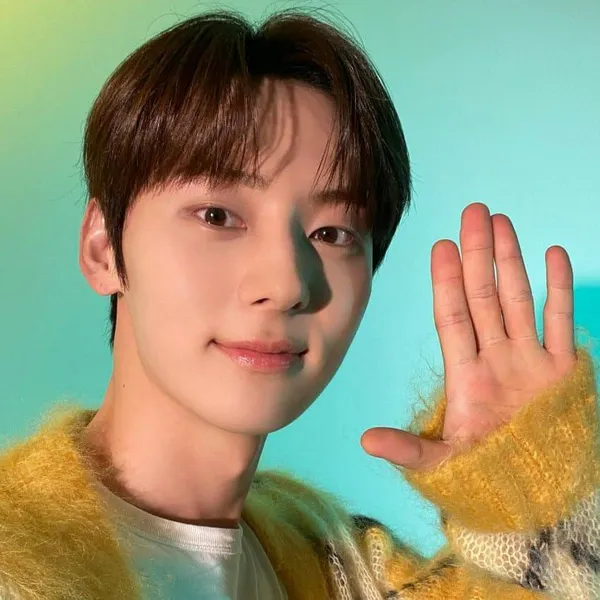 The most loved look of Hwang Minhyun today