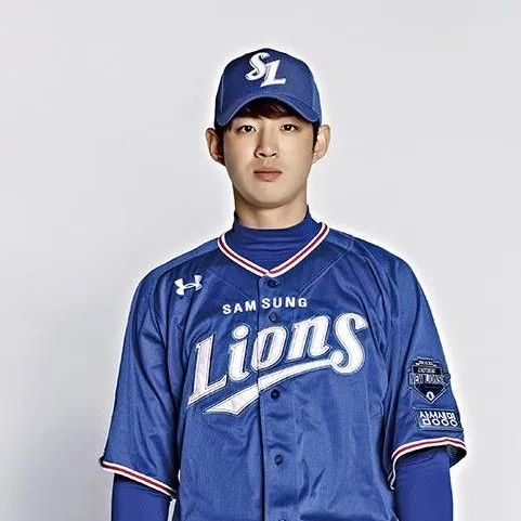 Popular photo full of fans’ love for Koo Jawook