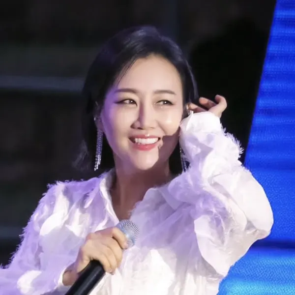 The most loved look of Jang Yoonjeong today