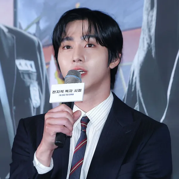 Popular photo full of fans’ love for Ahn Hyoseop