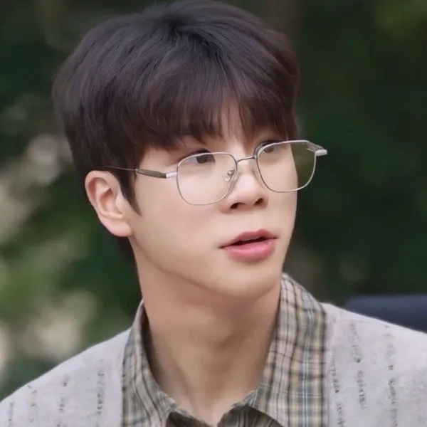 Popular photo full of fans’ love for Jeong Dongwon