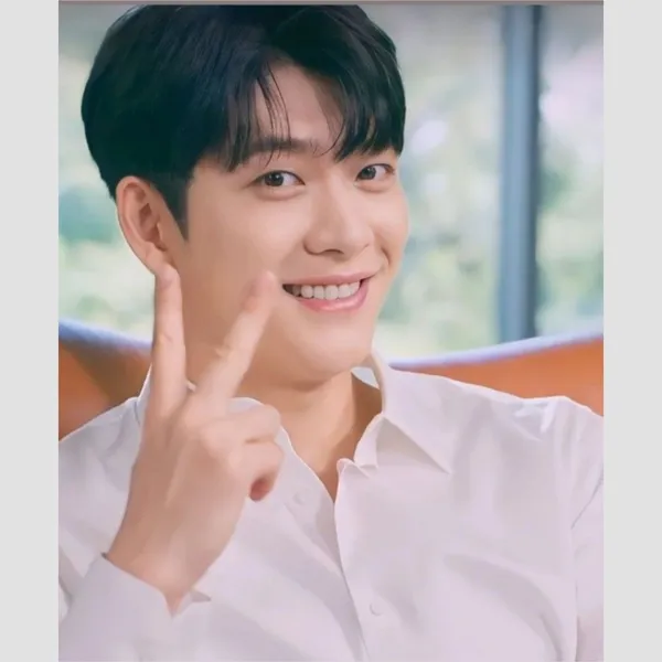 Popular photo full of fans’ love for Kang Taeoh