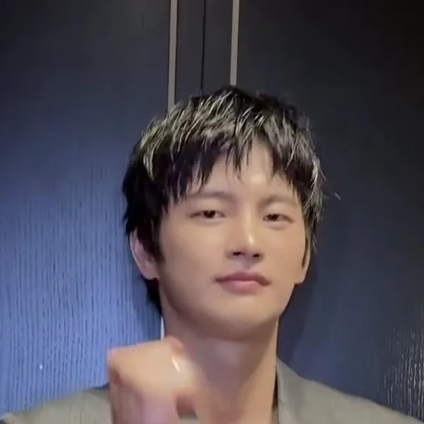 The most loved look of Seo Inguk today