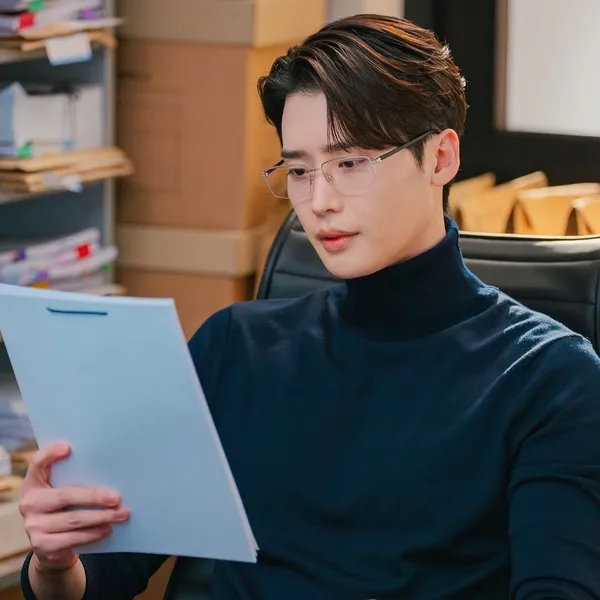 Popular photo full of fans’ love for Lee Jongsuk