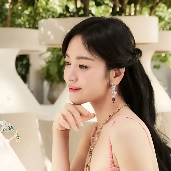 Popular photo full of fans’ love for Song Hyekyo