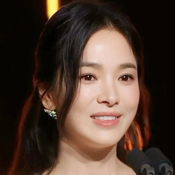 The most loved look of Song Hyekyo today