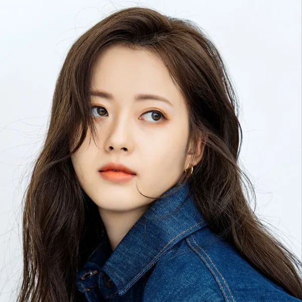The most loved look of Go Ara today