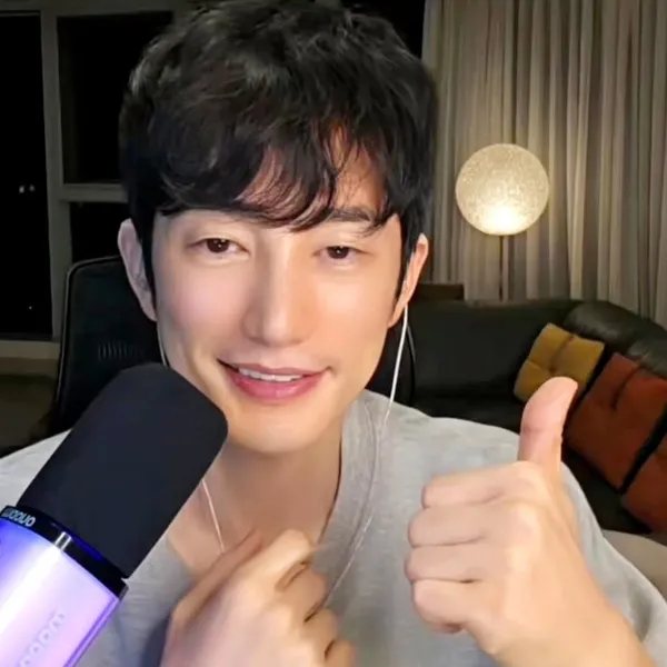 The most loved look of Park Sihoo today