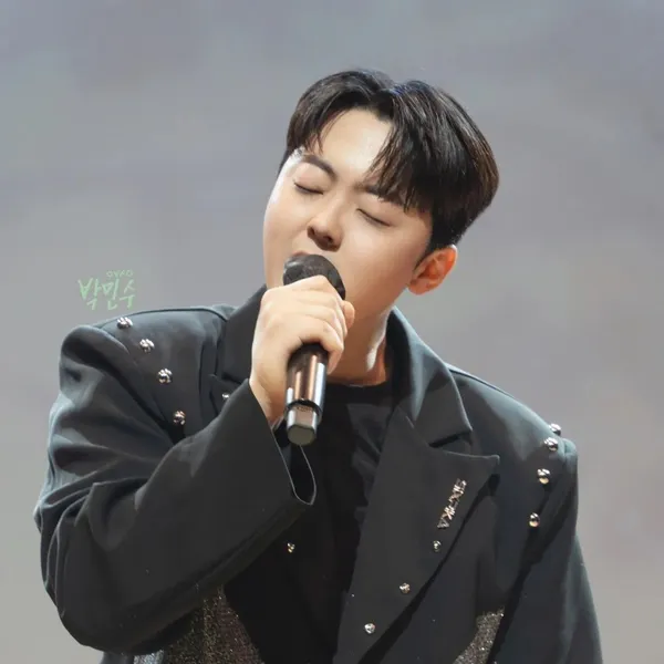 The most loved look of Park Minsu today
