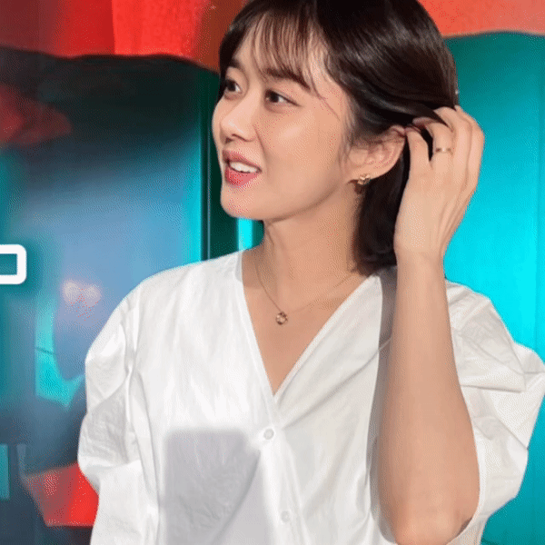 Popular photo full of fans’ love for Jang Nara