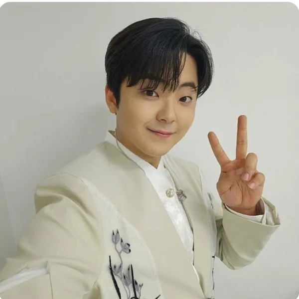 Popular photo full of fans’ love for Park Minsu