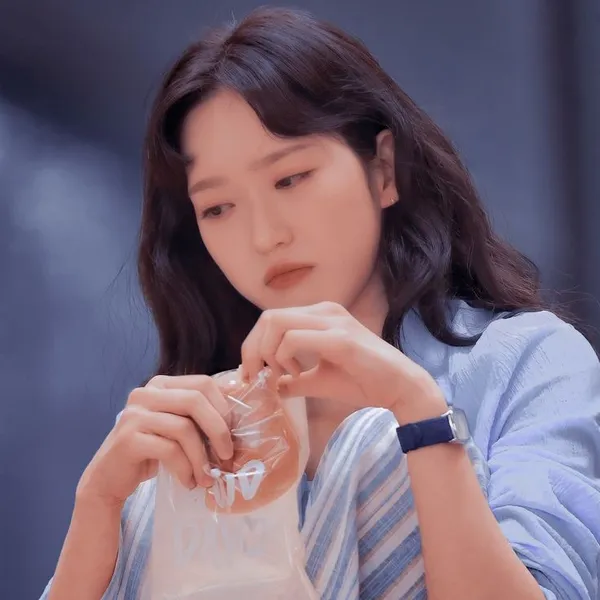 The most loved look of Han Jihyun today