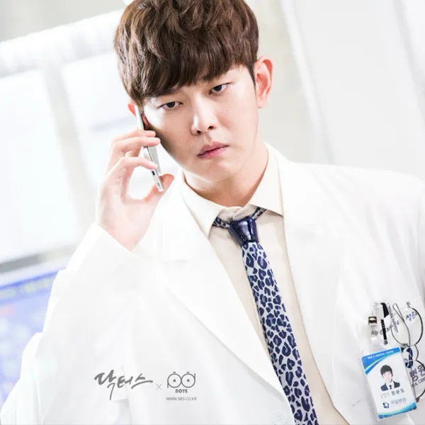 The most loved look of Yoon Kyunsang today