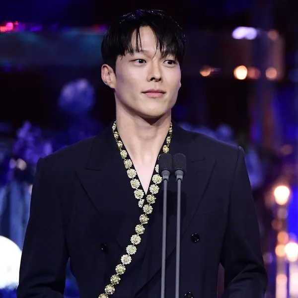 Popular photo full of fans’ love for Jang Kiyong