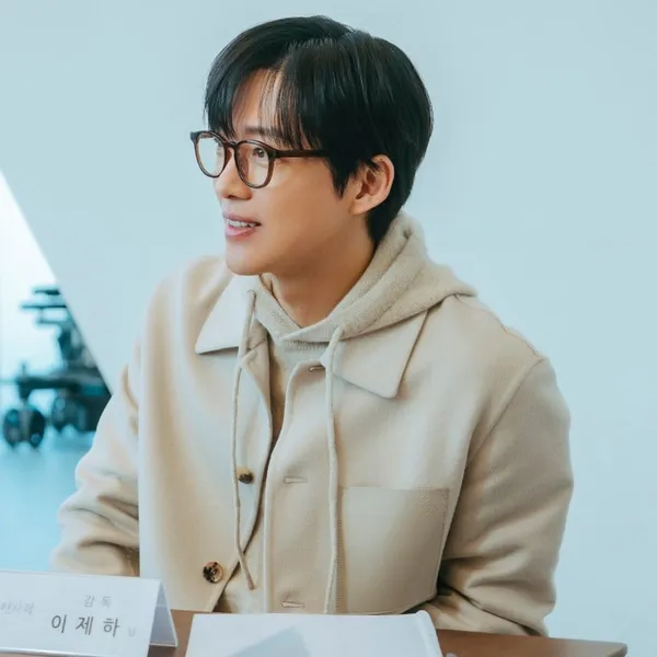 The most loved look of Namkoong Min today
