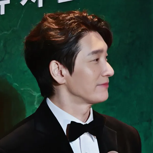The most loved look of Cho Seungwoo  today