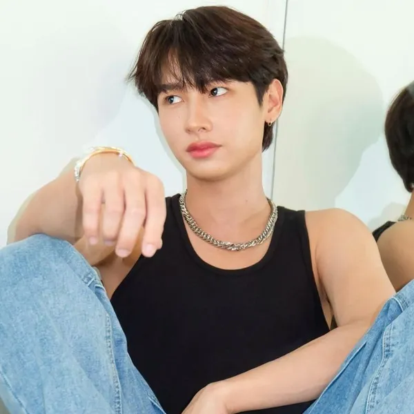Popular photo full of fans’ love for Gun atthaphan phunsawat