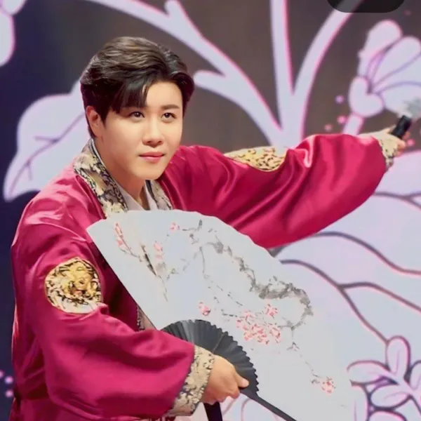 The most loved look of Jin Haesung today