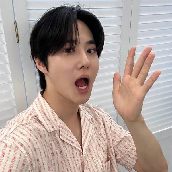 Popular photo full of fans’ love for Suho