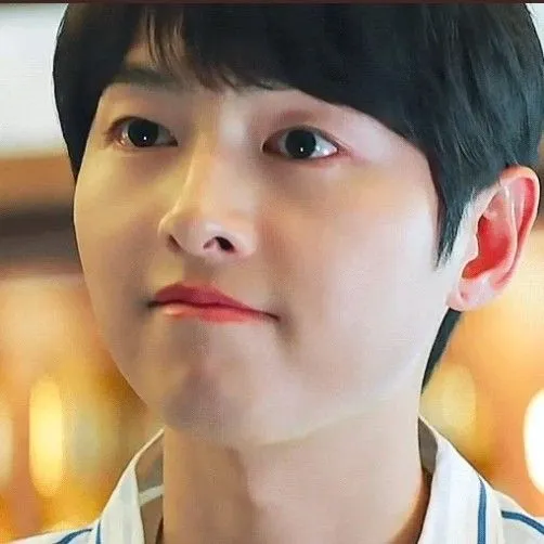 Popular photo full of fans’ love for Song Joongki