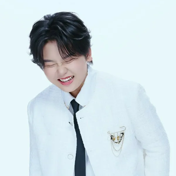Popular photo full of fans’ love for Park Sungon