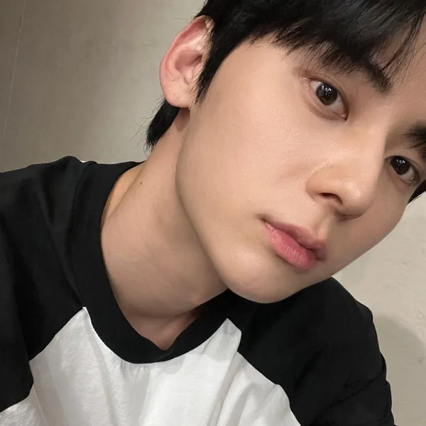 The most loved look of Hwang Minhyun today