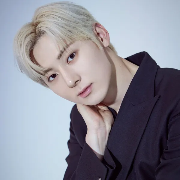 The most loved look of Hwang Minhyun today