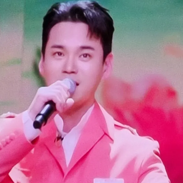Popular photo full of fans’ love for Lee Jung