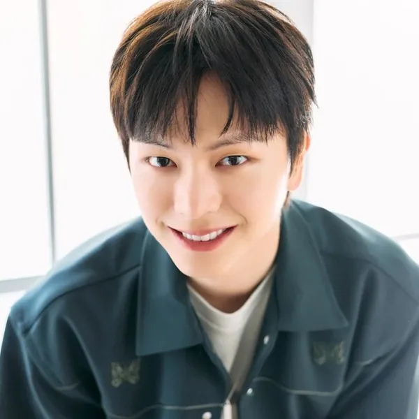 Popular photo full of fans’ love for Yook Sungjae