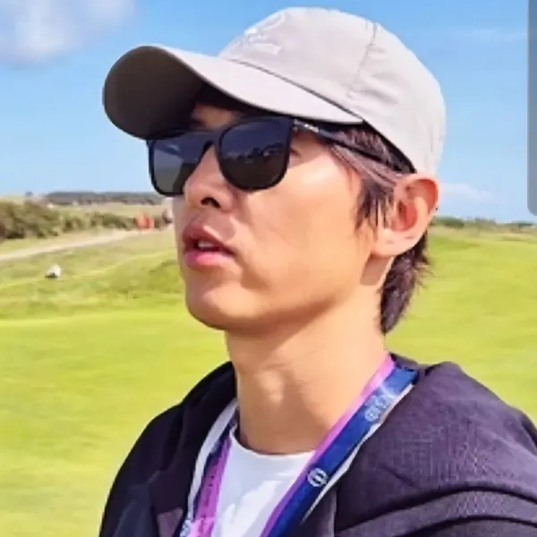 The most loved look of Song Joongki today
