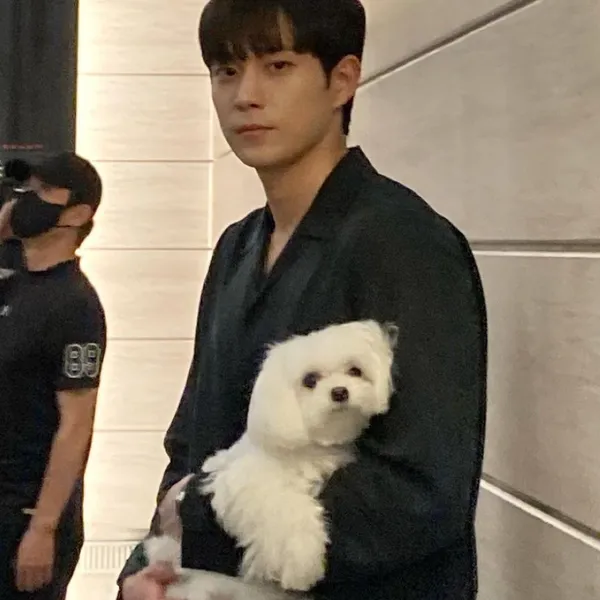 Popular photo full of fans’ love for Kim Youngdae
