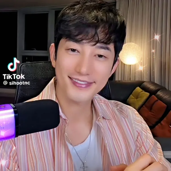 The most loved look of Park Sihoo today