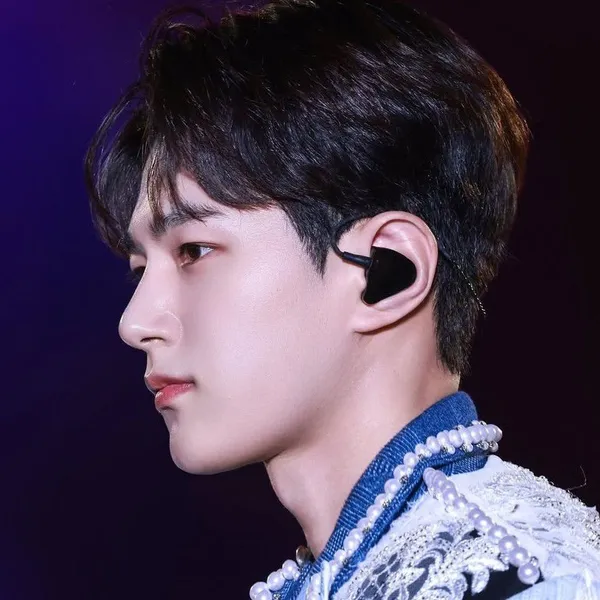 The most loved look of Kim Myungsoo (L) today