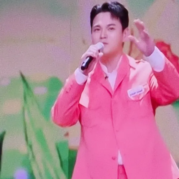 Popular photo full of fans’ love for Lee Jung