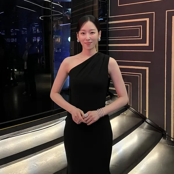 The most loved look of Seo Hyunjin today