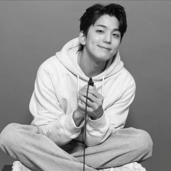 Popular photo full of fans’ love for Kim Minkyu