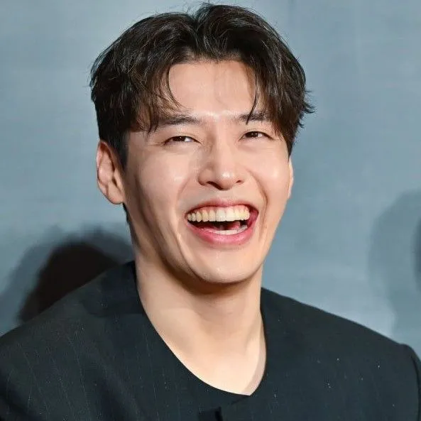 The most loved look of Kang Haneul today