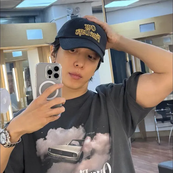 Popular photo full of fans’ love for Jung Yonghwa