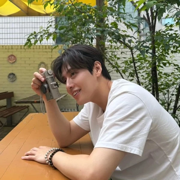 Popular photo full of fans’ love for Kang Haneul