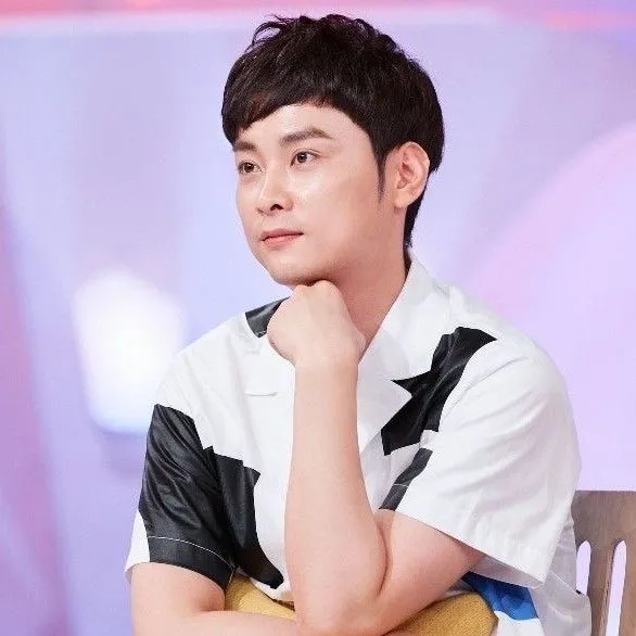 Popular photo full of fans’ love for Min Kyunghoon