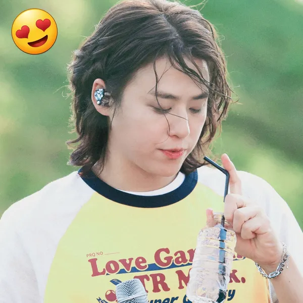Popular photo full of fans’ love for Lee Solomon