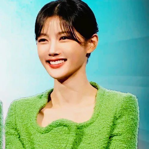 The most loved look of Kim Youjung today
