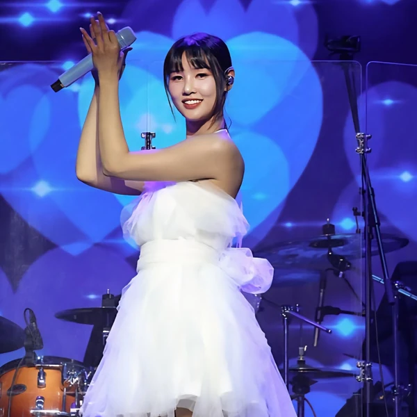 The most loved look of Hwang WooLim today