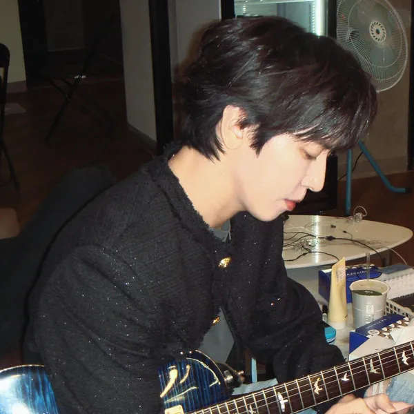 Popular photo full of fans’ love for Jung Yonghwa