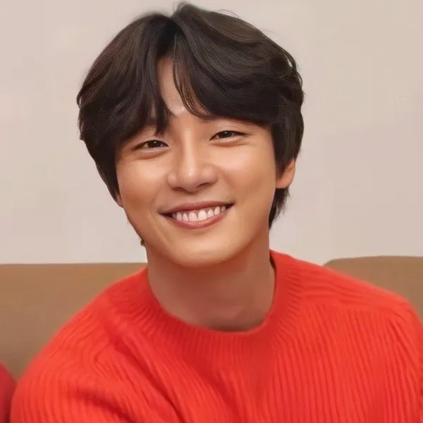 The most loved look of Yoon Shiyoon today