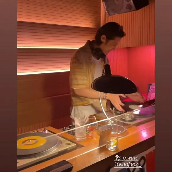 Popular photo full of fans’ love for Lee Jongwon