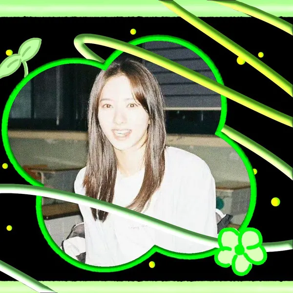 Popular photo full of fans’ love for Bona