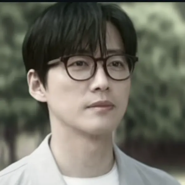 The most loved look of Namkoong Min today